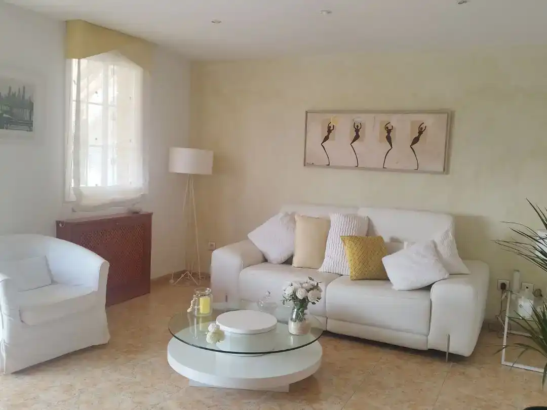 Sala d'estar de Casa adosada en venda en Sant Vicenç Dels Horts amb Aire condicionat i Balcó