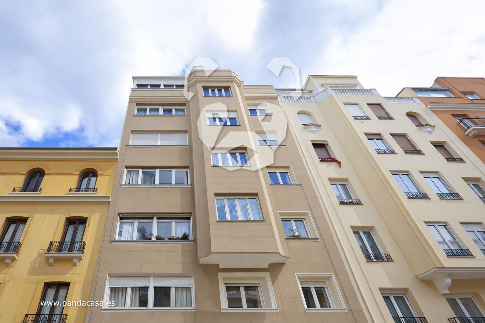 Exterior view of Flat to rent in  Madrid Capital  with Heating, Terrace and Furnished