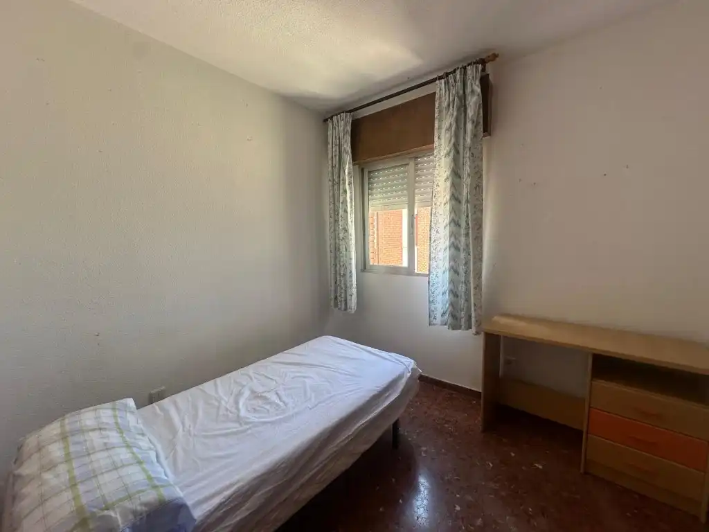 Bedroom of Flat for share in Córdoba