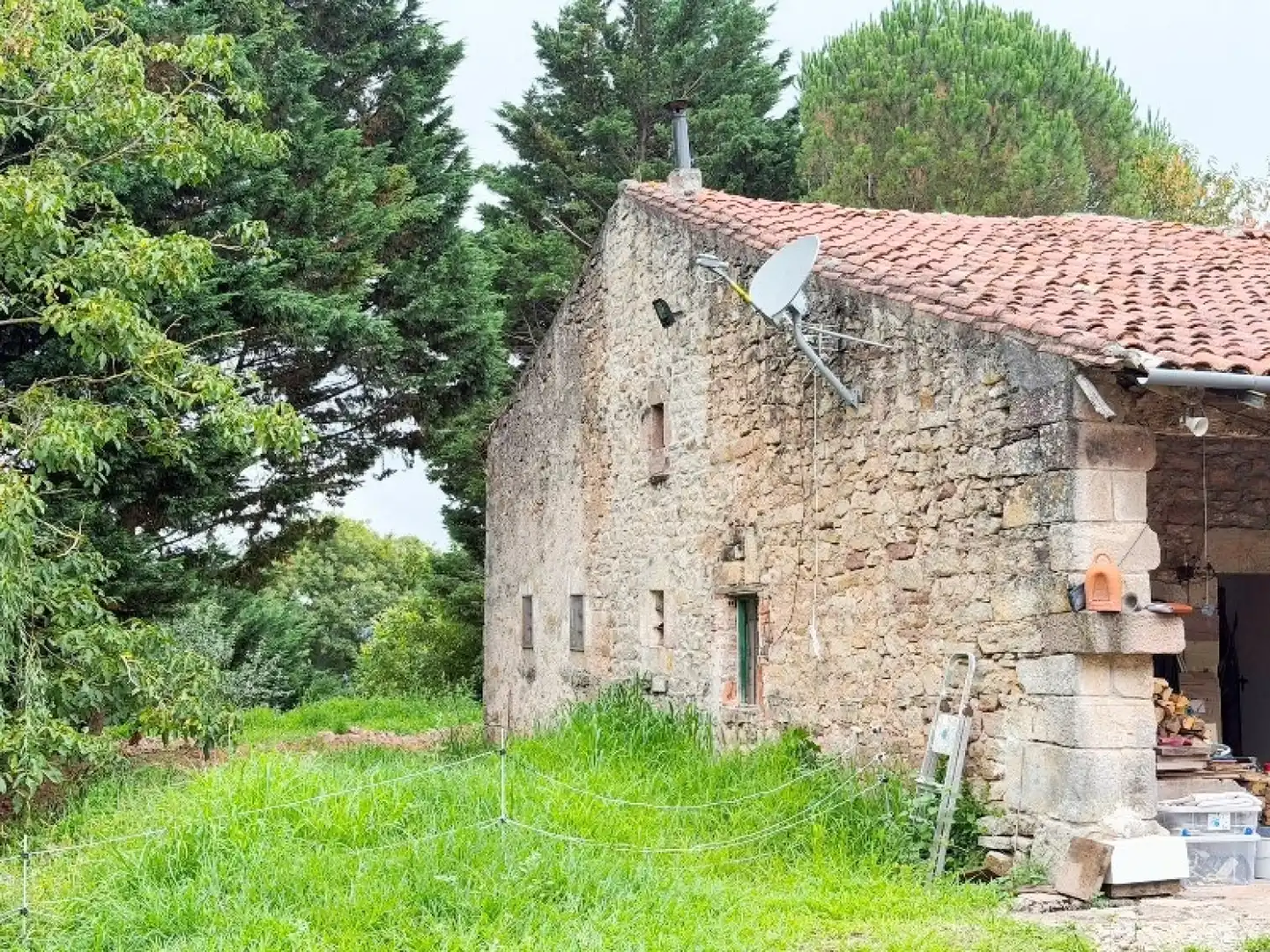 Vista exterior de Casa o xalet en venda en Torrelavega  amb Calefacció, Jardí privat i Traster