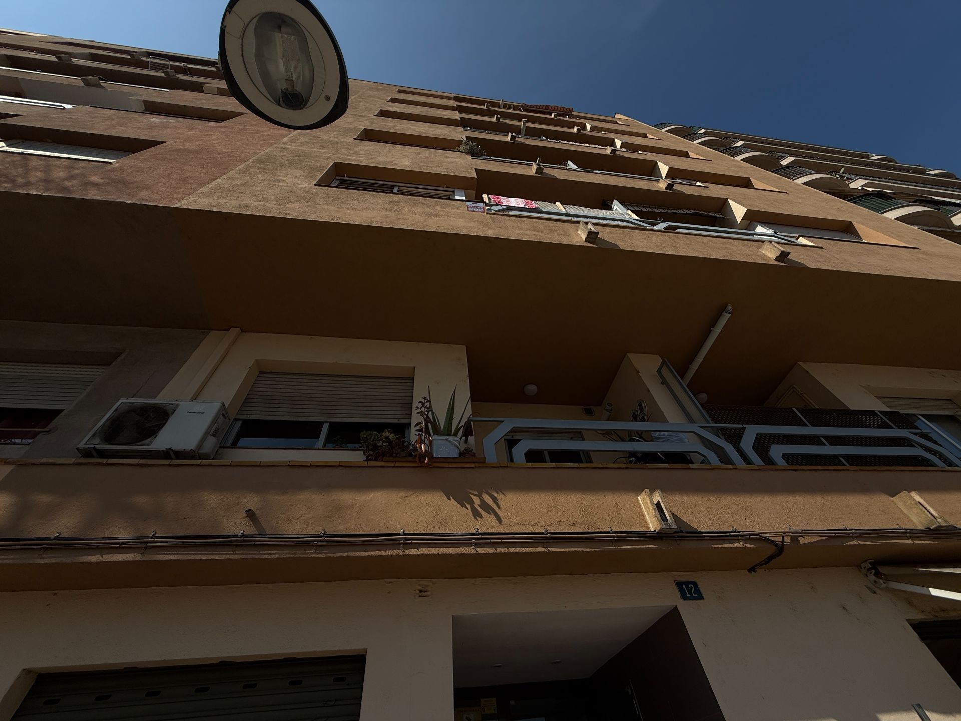 Vista exterior de Pis en venda en Salt amb Terrassa