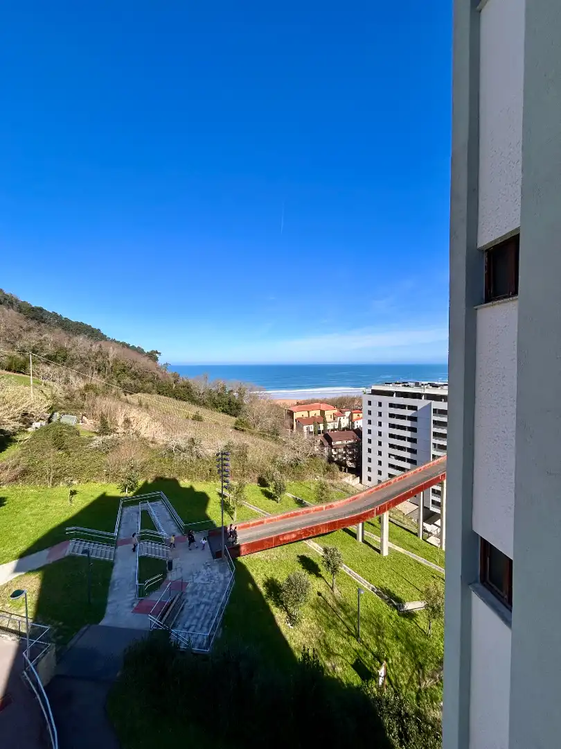 Vista exterior de Apartamento en venta en Zarautz con Terraza, Amueblado y Horno