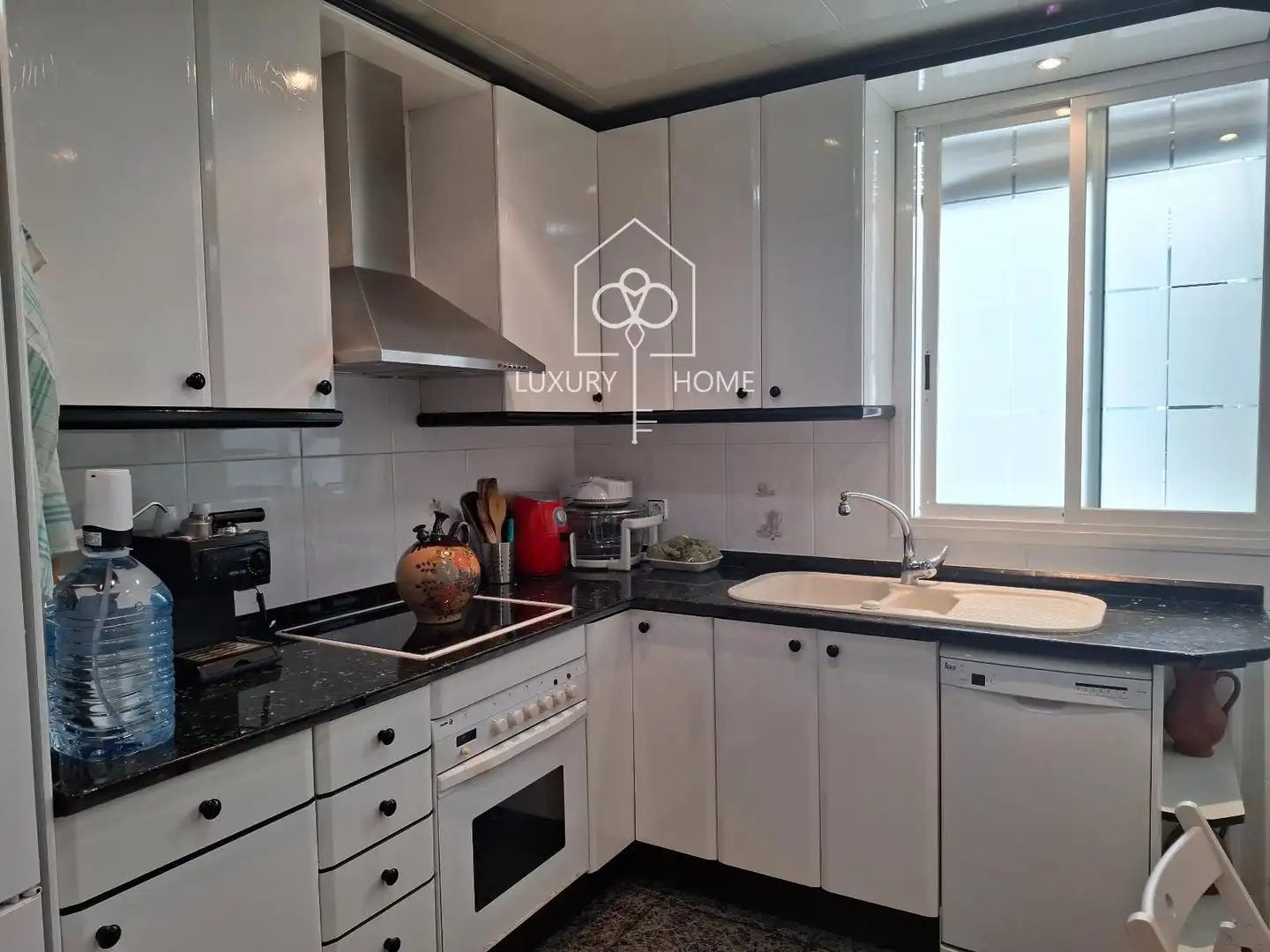 Cocina de Ático en venta en L'Hospitalet de Llobregat con Aire acondicionado, Calefacción y Parquet