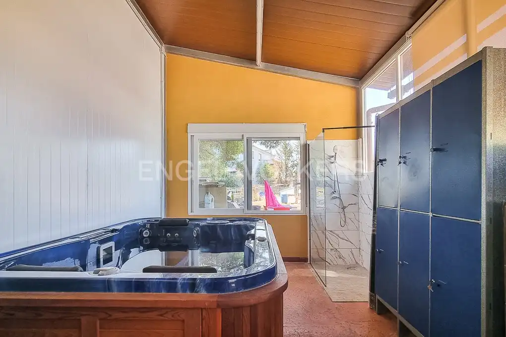 Baño de Casa o chalet de alquiler en Montserrat con Calefacción, Jacuzzi y Se aceptan mascotas