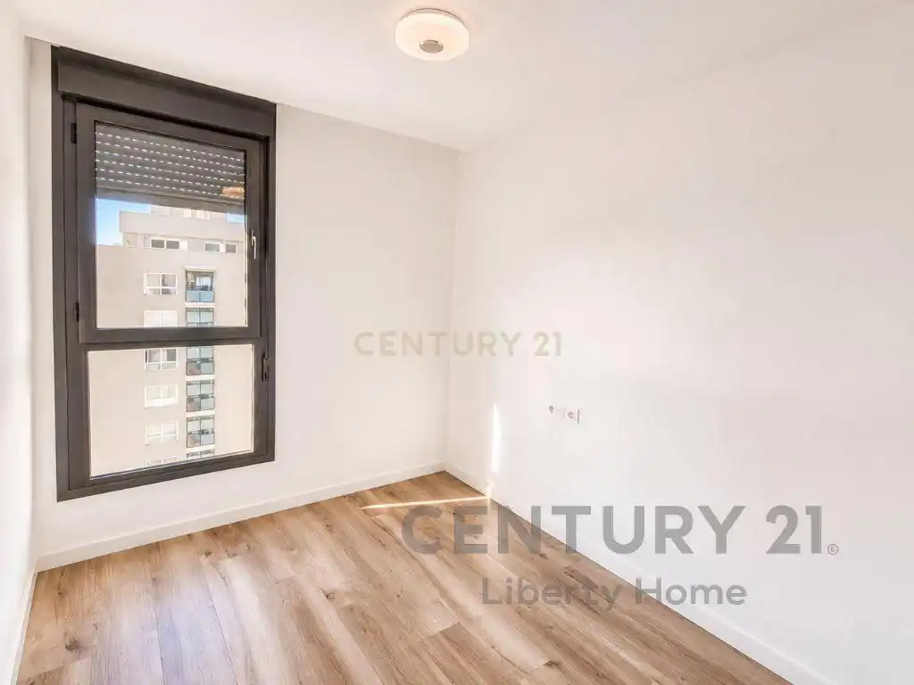 Dormitori de Apartament de lloguer en Valencia amb Aire condicionat, Jardí privat i Forn