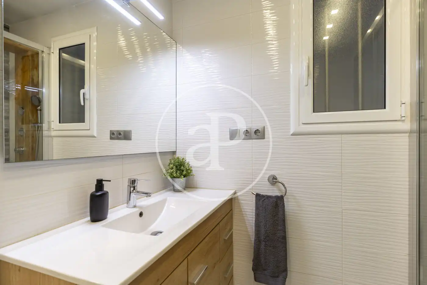 Baño de Piso en venta en Barcelona con Calefacción y Terraza