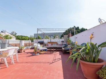 Casa pareada con balcón en venta en Churriana