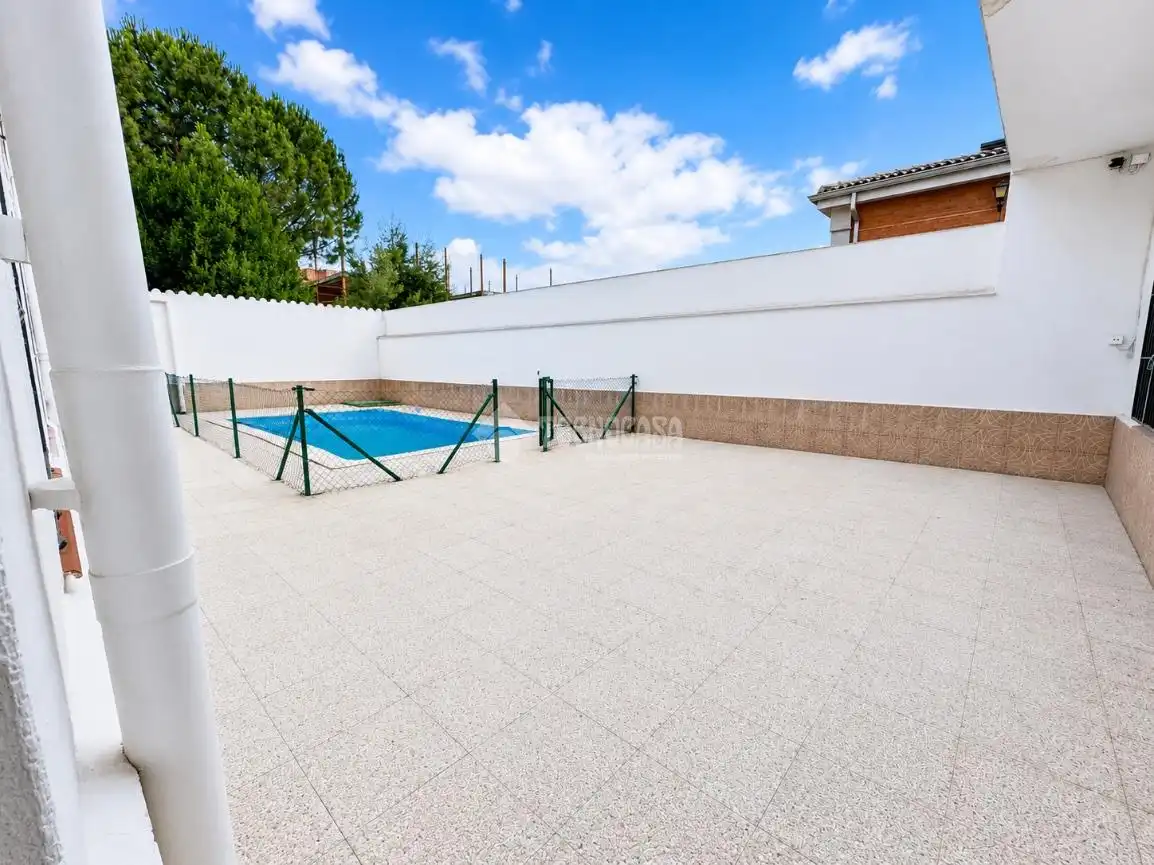 Piscina de Casa o chalet en venta en Torrijos con Calefacción, Terraza y Piscina