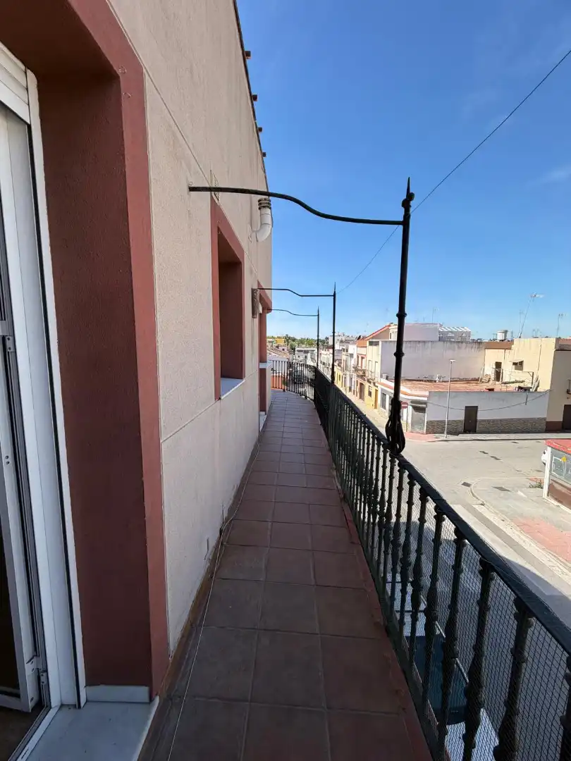 Vista exterior de Àtic en venda en Coria del Río