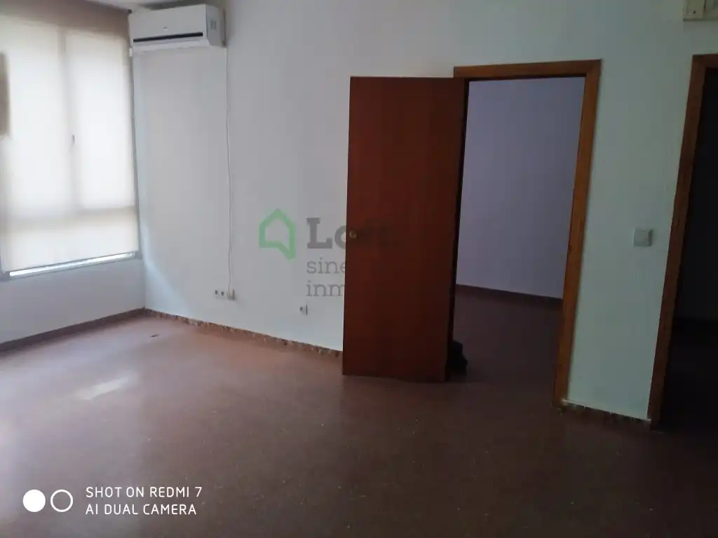 Office space with lift to rent in Calle Obispo San Juan de Ribera