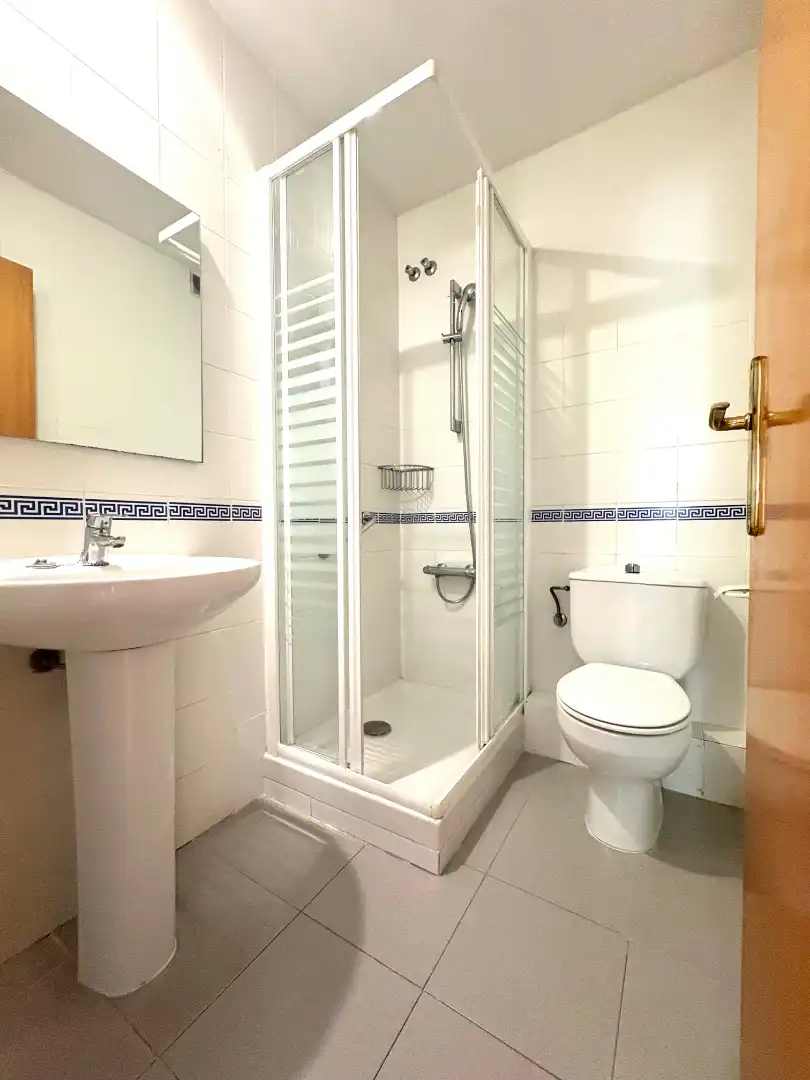 Bathroom of Flat for sale in Terrassa  with Heating, Terrace and Oven