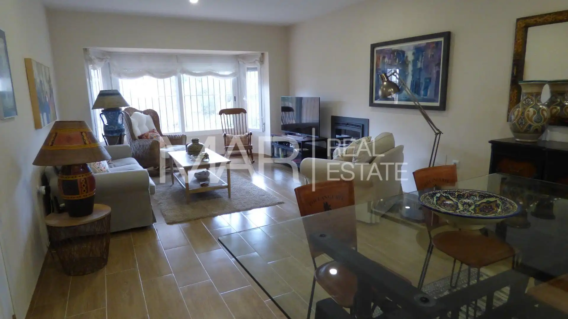 Sala d'estar de Casa o xalet en venda en Chiclana de la Frontera amb Aire condicionat, Jardí privat i Terrassa