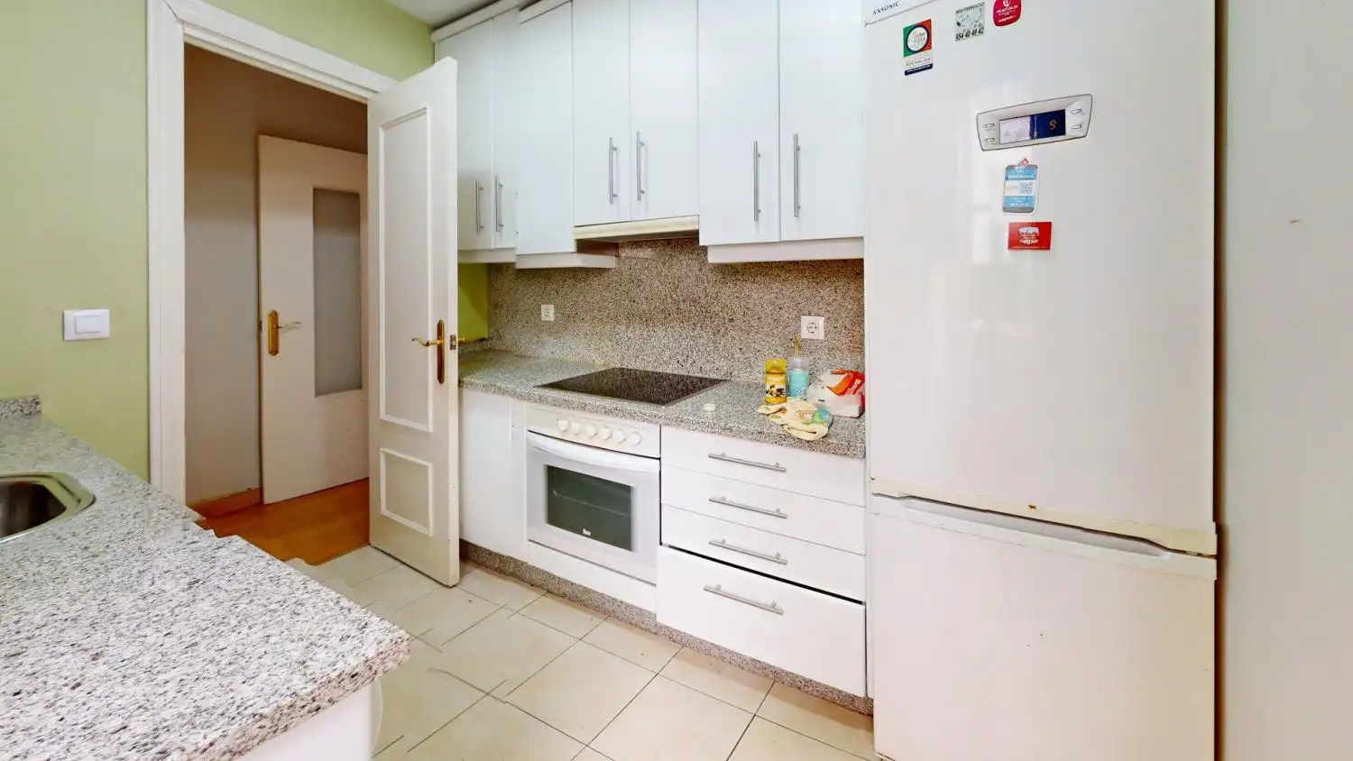 Cuina de Pis de lloguer en Sevilla amb Aire condicionat i Terrassa