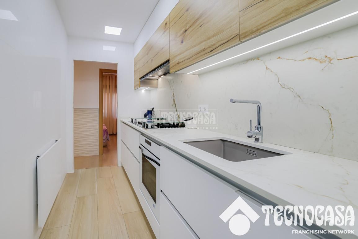 Kitchen of Flat for sale in Badalona  with Air Conditioner and Parquet flooring