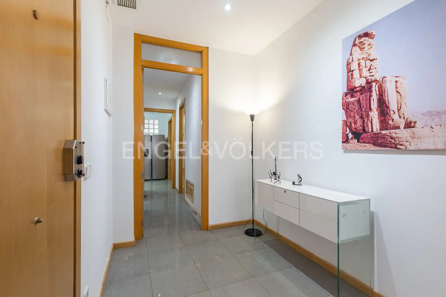 Flat for sale in Valencia  with Air Conditioner, Heating and Furnished