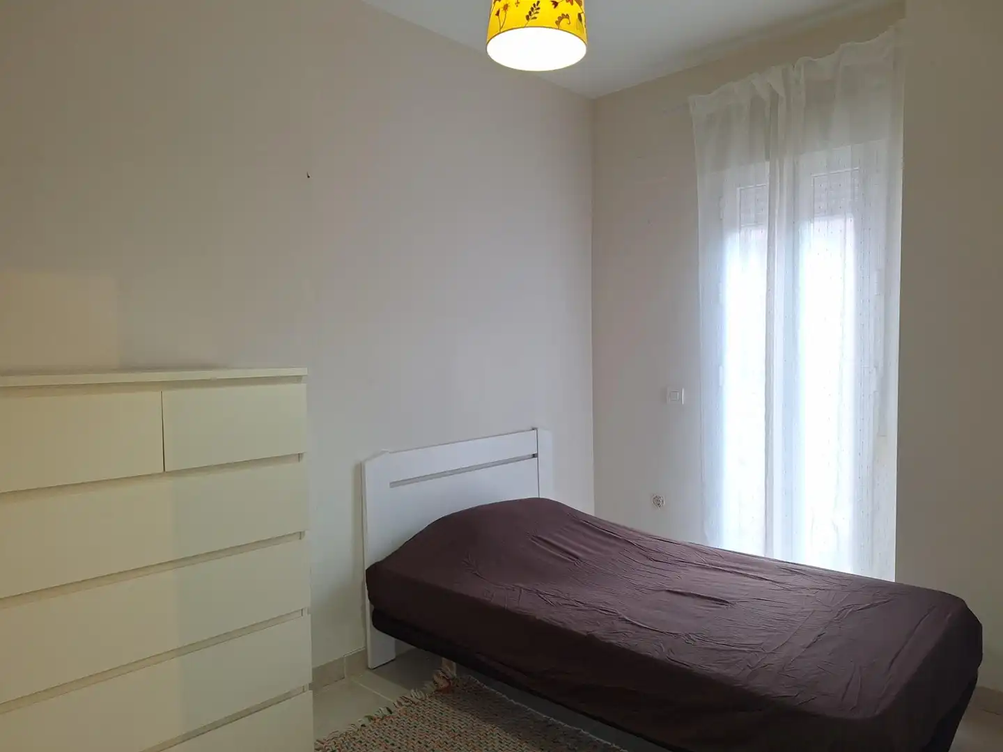 Habitación de Piso de alquiler en Espartinas con Aire acondicionado