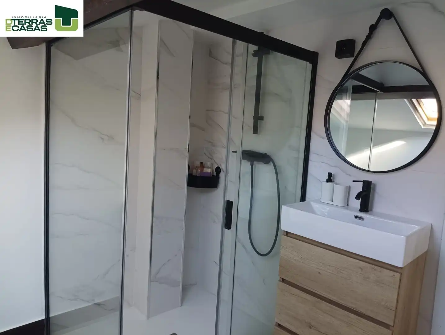 Baño de Ático de alquiler en Pontevedra Capital  con Calefacción, Terraza y Amueblado