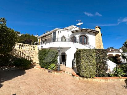 Vista exterior de Casa o xalet en venda en Benitachell / El Poble Nou de Benitatxell amb Aire condicionat, Calefacció i Jardí privat