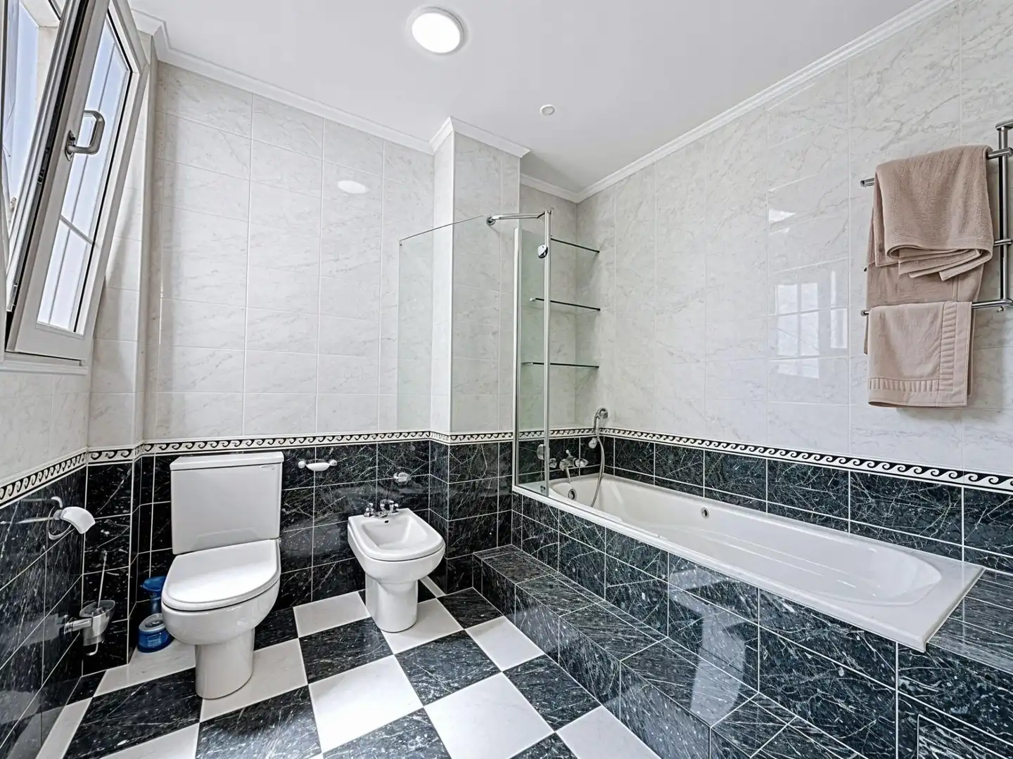 Bathroom of Houses for sale in Valencia  with Air Conditioner, Heating and Parquet flooring