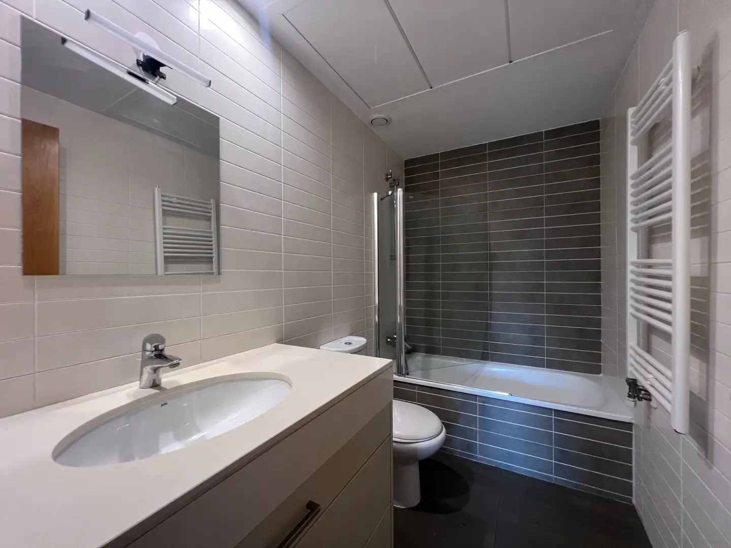 Badezimmer von Wohnung zum Verkauf in Sant Cugat del Vallès mit Klimaanlage, Heizung und Privatgarten