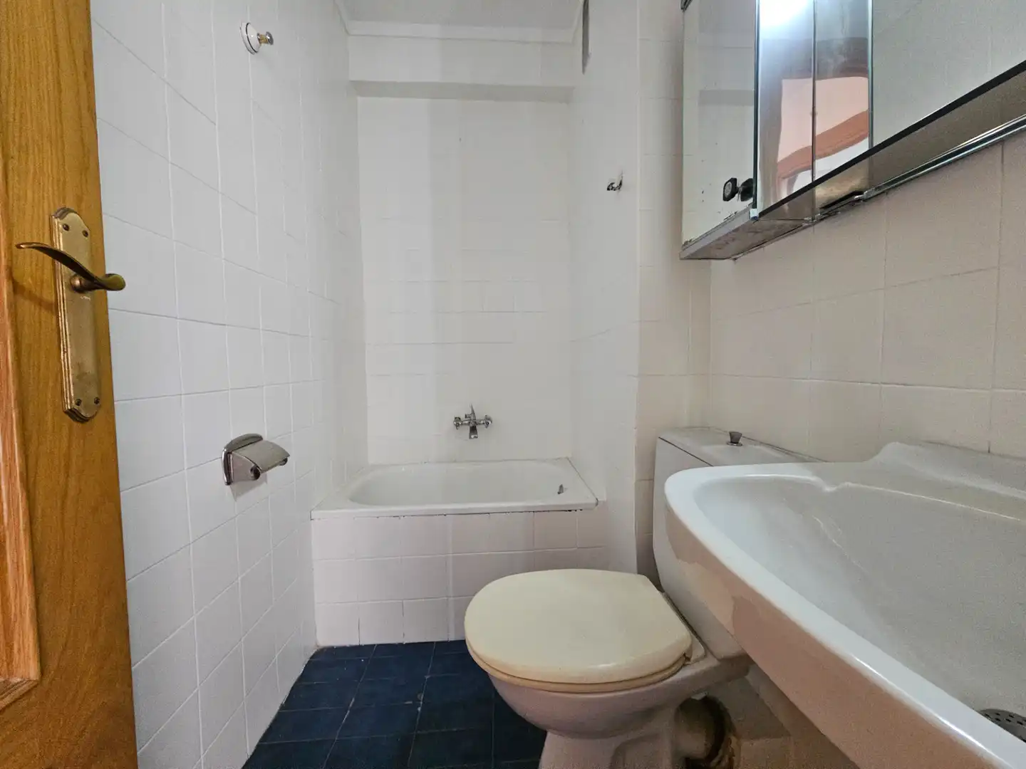 Badezimmer von Wohnung zum Verkauf in Terrassa mit Heizung und Balkon