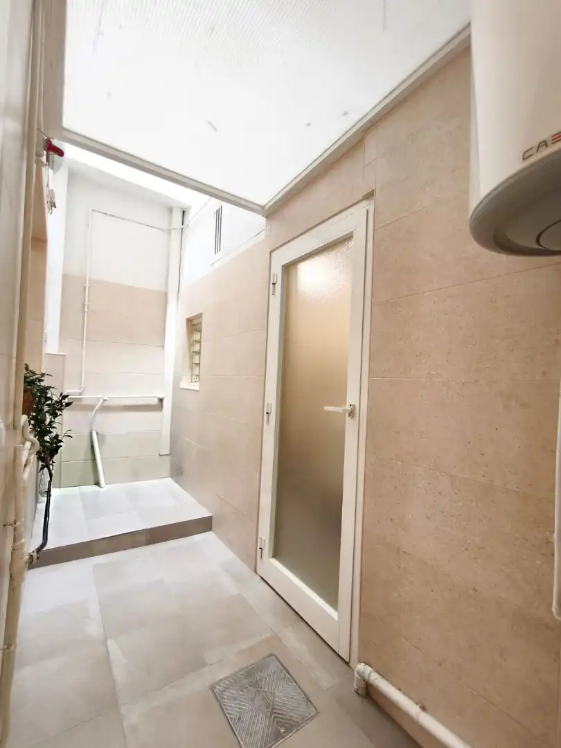 Baño de Piso en venta en Barcelona con Parquet, Terraza y Trastero