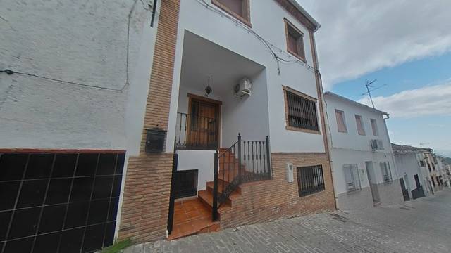 Casa adosada en Venta en Íllora