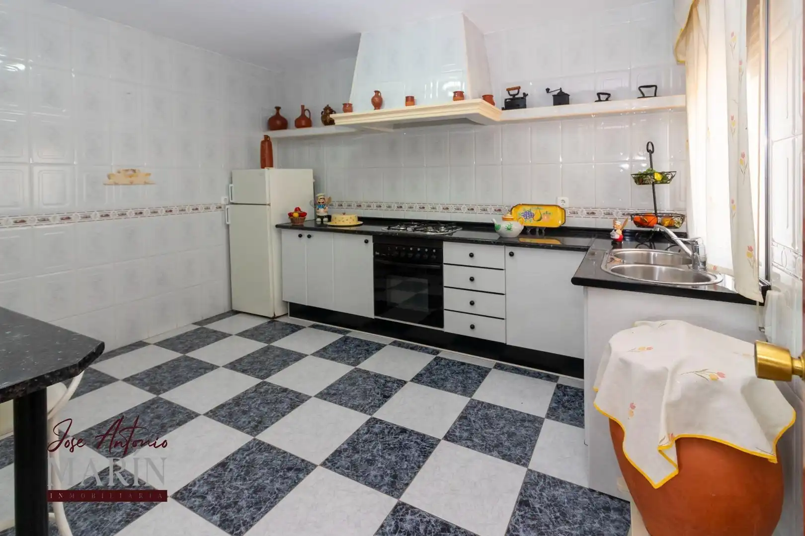 Cocina de Casa o chalet en venta en Badajoz con Aire acondicionado, Jardín privado y Piscina