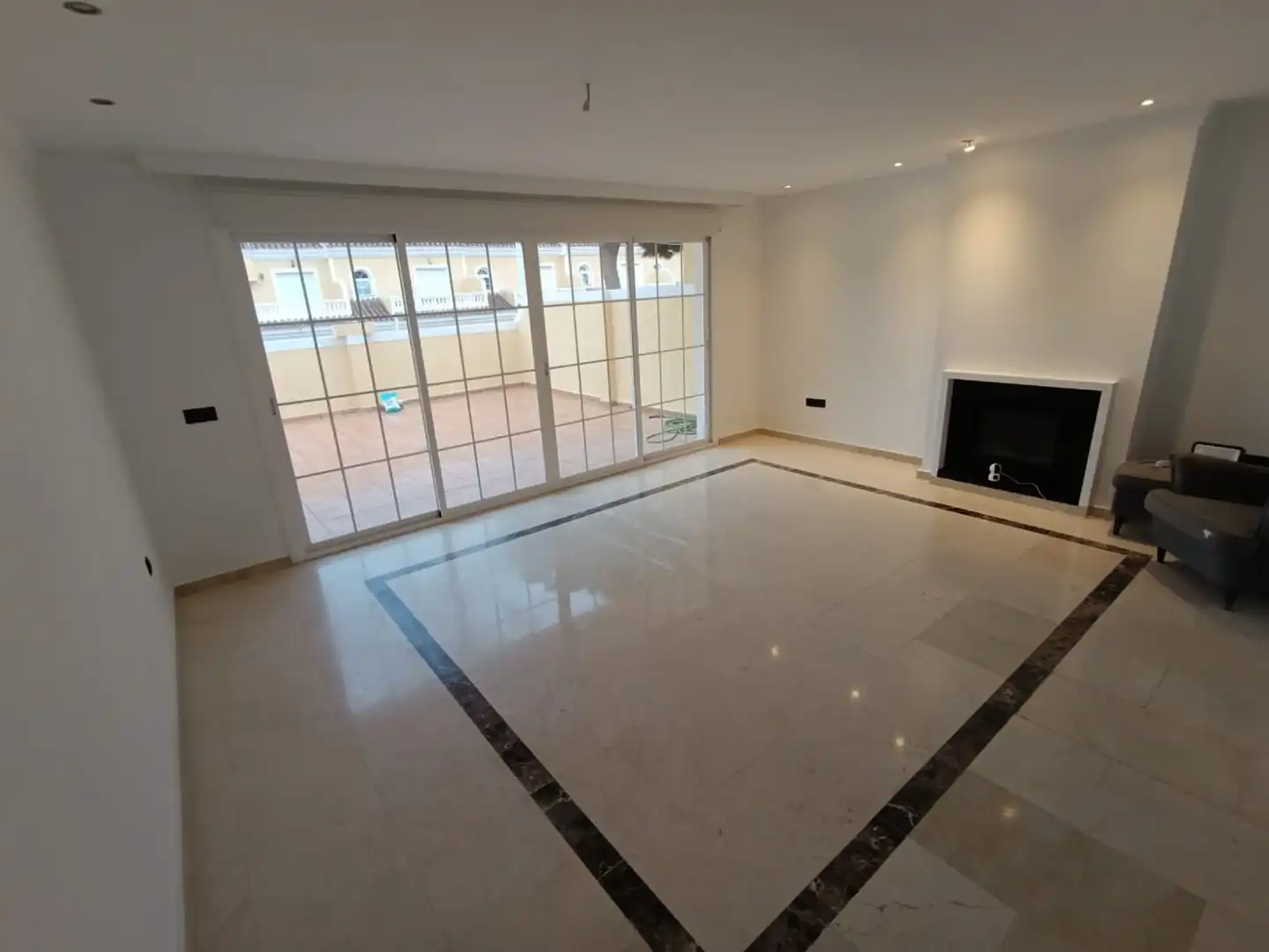 Sala de estar de Casa o chalet en venta en Mijas con Piscina comunitaria
