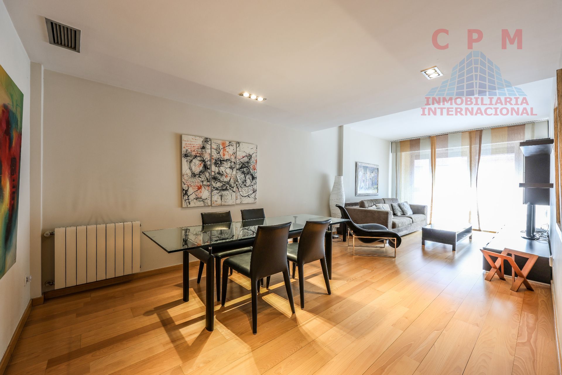 Living room of Flat to rent in  Madrid Capital  with Air Conditioner, Heating and Parquet flooring