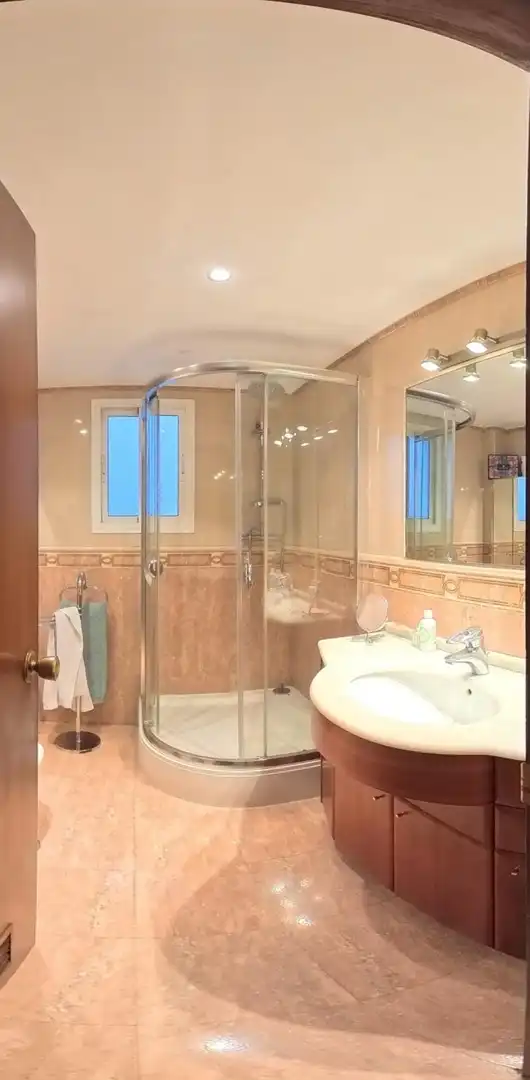Bathroom of Flat for sale in Sevilla  with Air Conditioner and Furnished