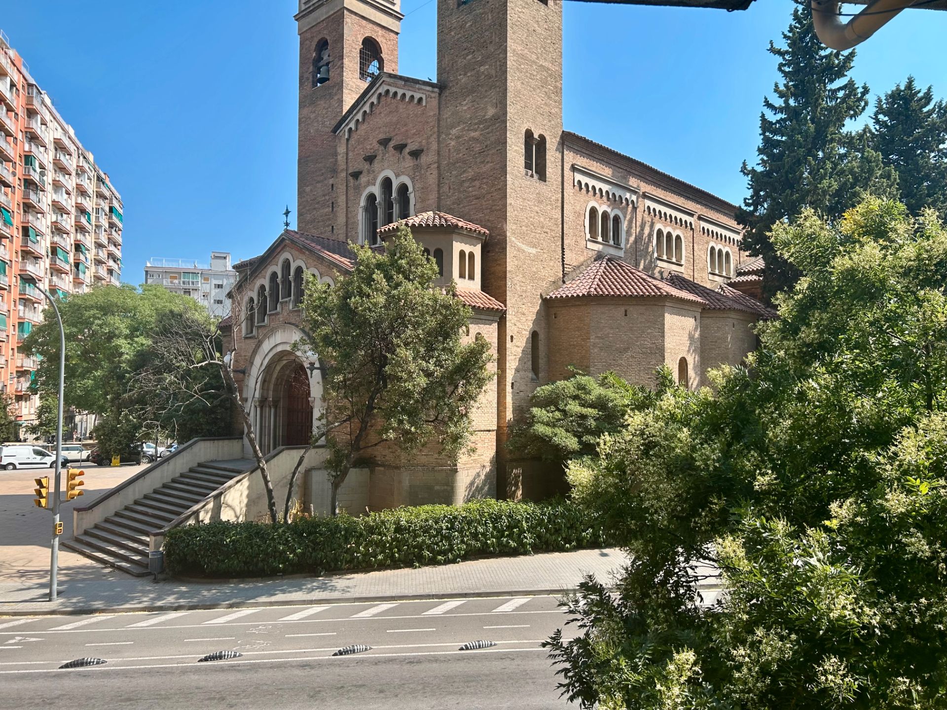 Exterior view of Flat for sale in L'Hospitalet de Llobregat  with Heating, Furnished and Oven
