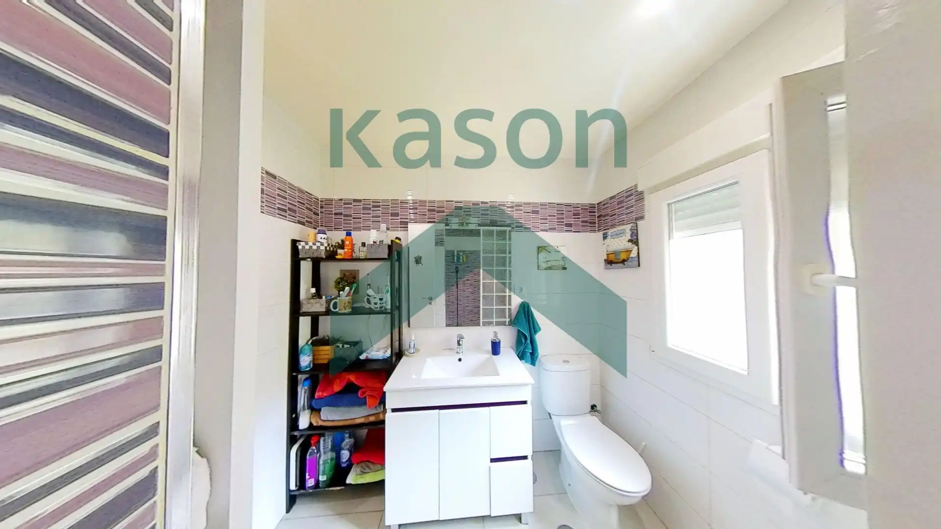 Bathroom of Flat for sale in Madrid  with Air Conditioner and Heating