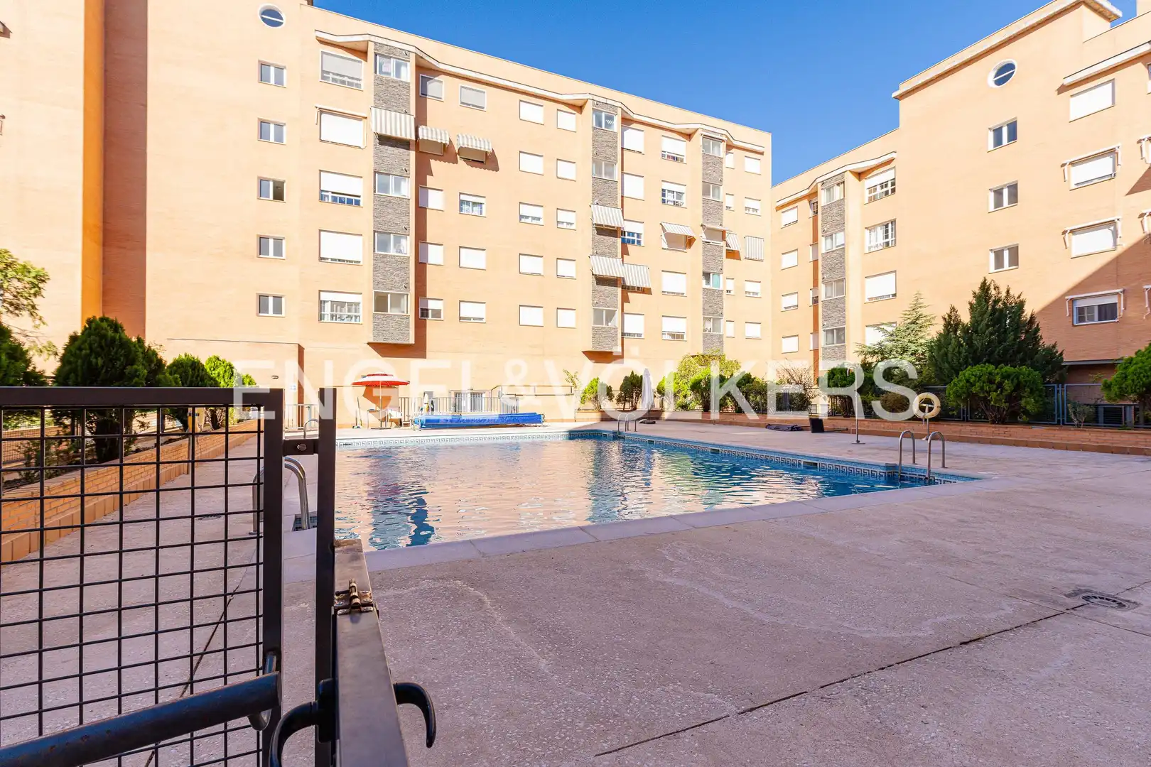 Piscina de Piso en venta en Coslada con Aire acondicionado, Calefacción y Parquet