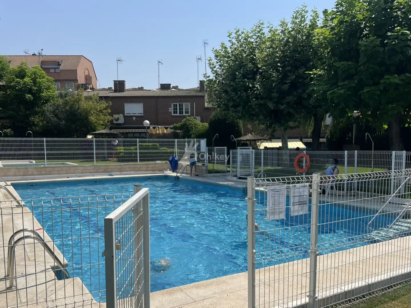 Piscina de Casa adosada en venda en Majadahonda amb Aire condicionat, Calefacció i Jardí privat