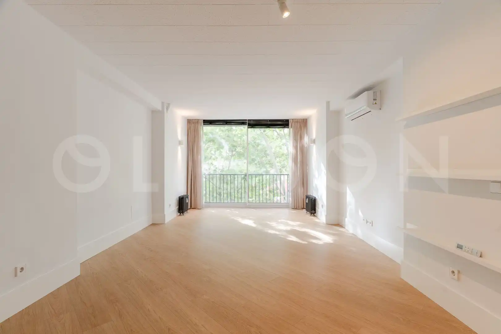 Living room of Flat for rent in Madrid  with Air Conditioner and Heating