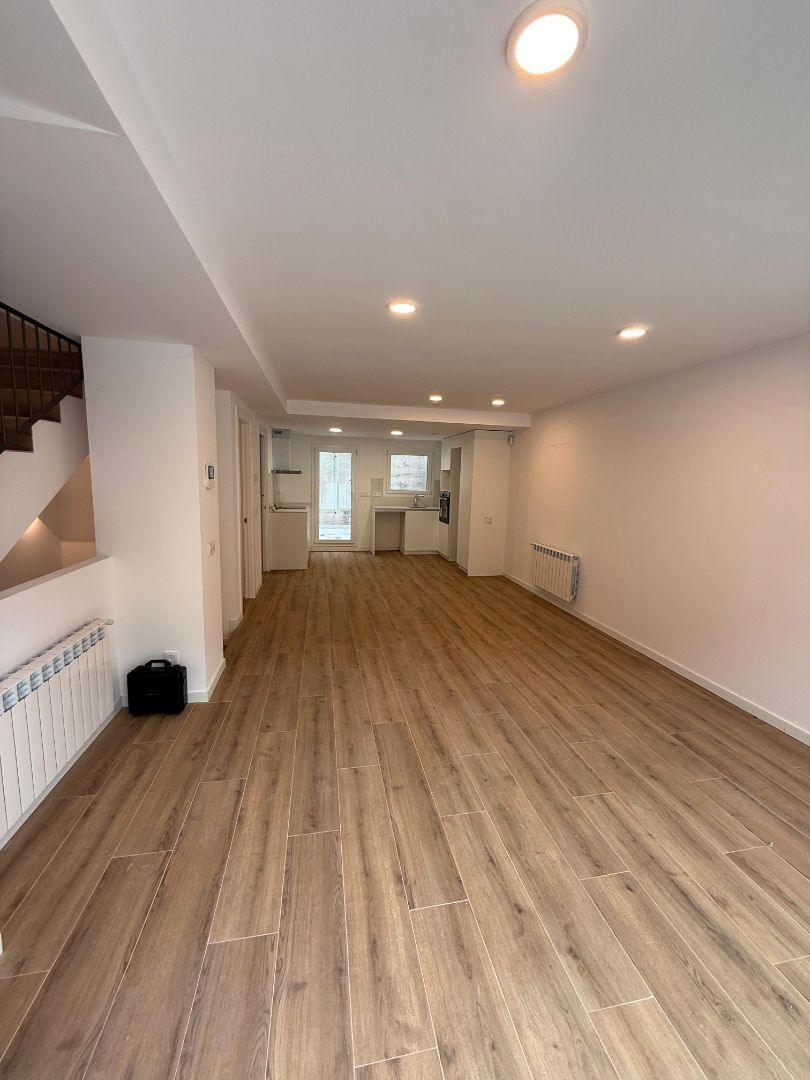 Single-family semi-detached to rent in Torelló  with Air Conditioner, Heating and Private garden