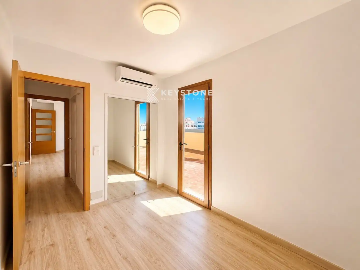 Schlafzimmer von Dachboden zur Miete in  Palma de Mallorca mit Klimaanlage und Terrasse