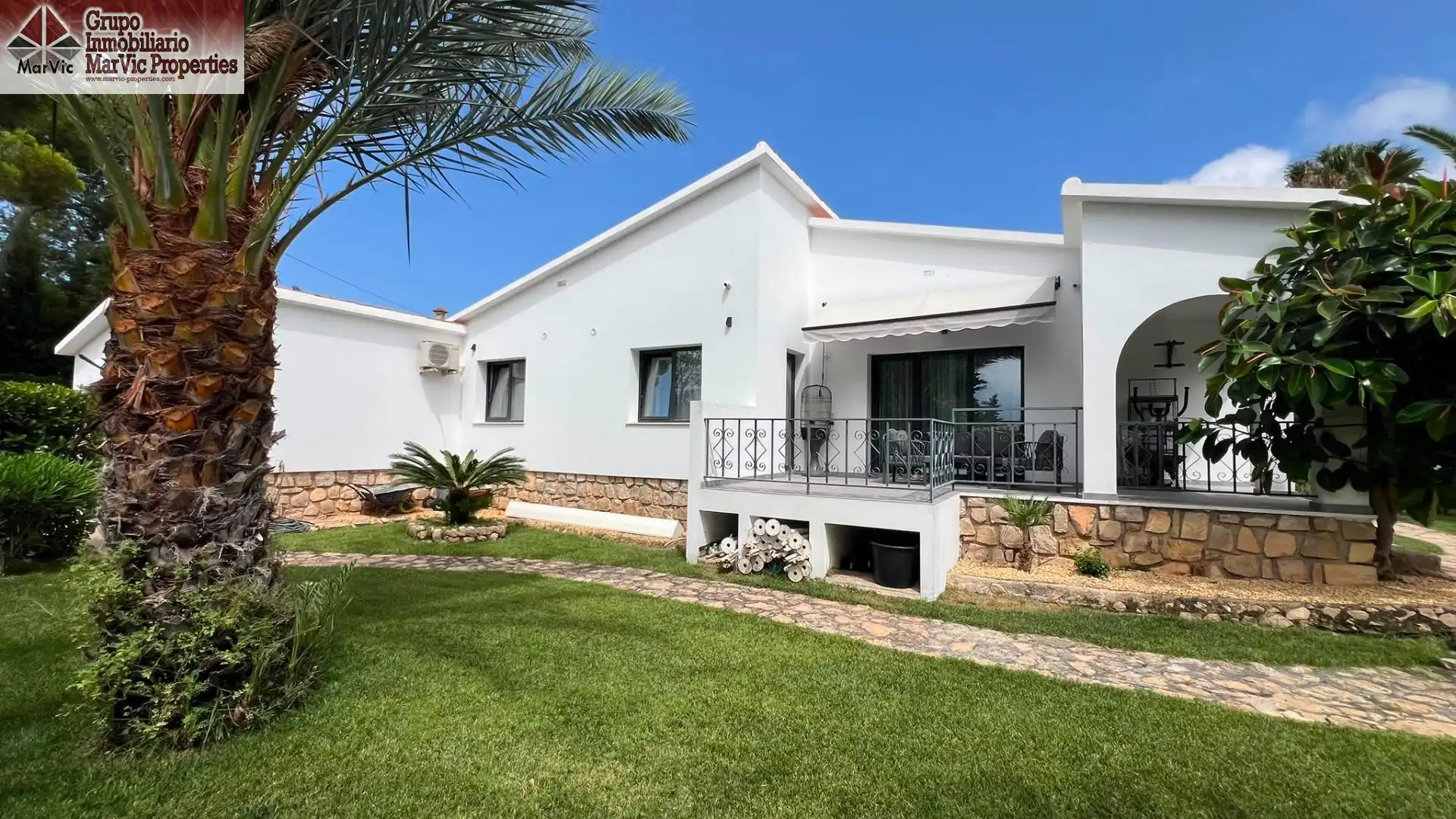 Vista exterior de Casa o chalet en venta en Benidorm con Aire acondicionado, Terraza y Piscina