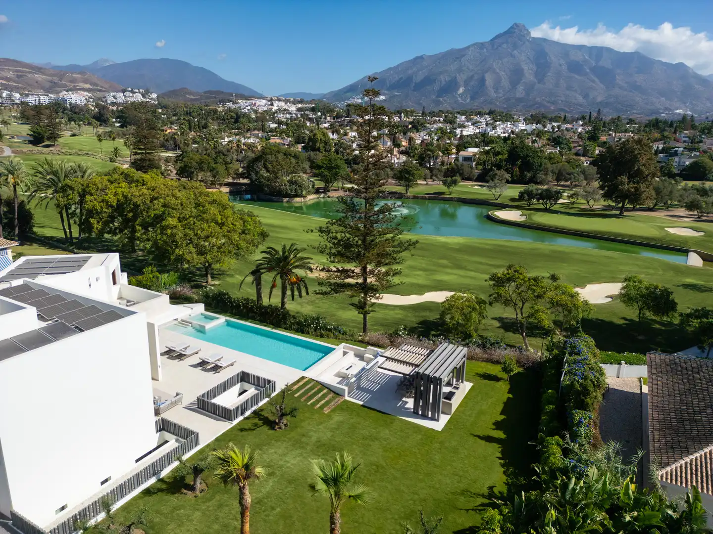 Chalet con terraza en venta en Calle Paris 24, imagen 3