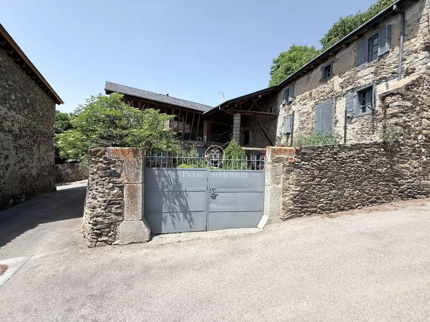 Vista exterior de Finca rústica en venda en Guils de Cerdanya amb Jardí privat i Traster