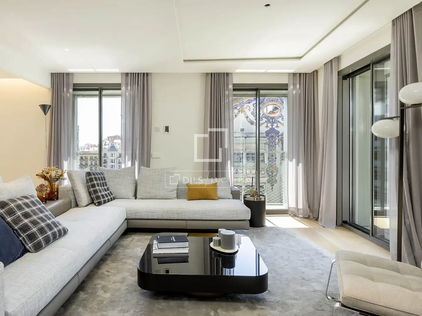 Wohnzimmer von Wohnung zum Verkauf in Barcelona mit Klimaanlage, Terrasse und Schwimmbad