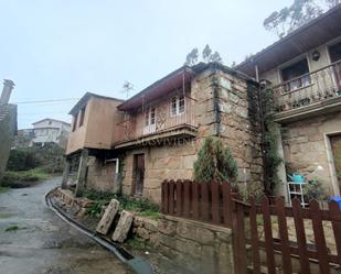 Vista exterior de Casa adosada en venda en Ponte Caldelas amb Jardí privat