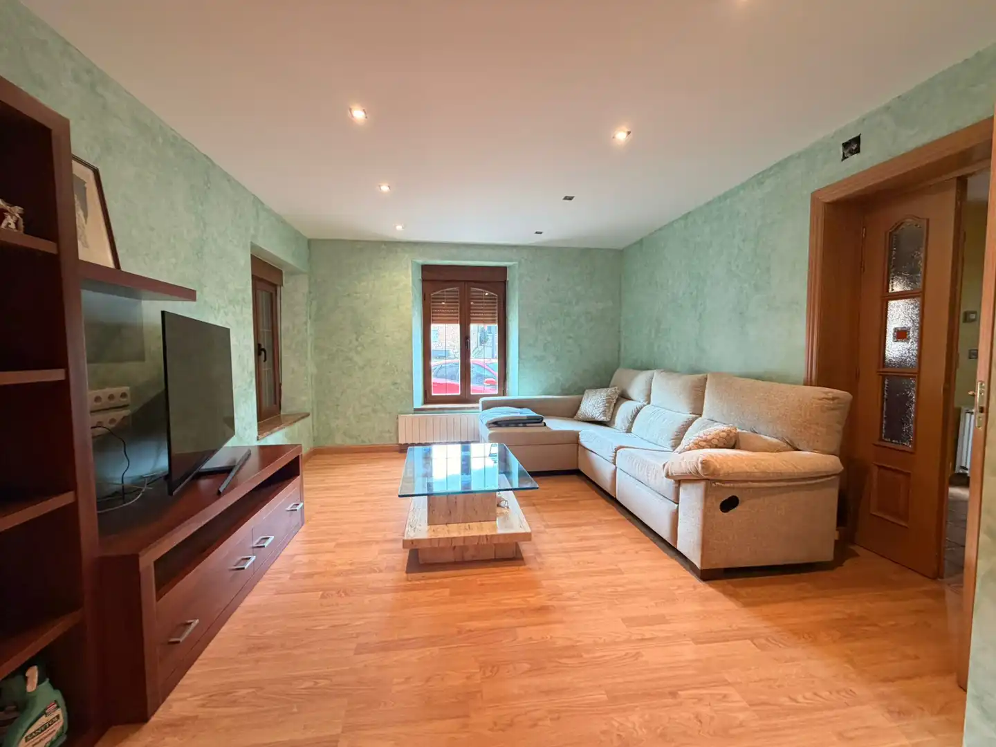 Sala de estar de Casa o chalet en venta en Cavia con Calefacción y Jardín privado