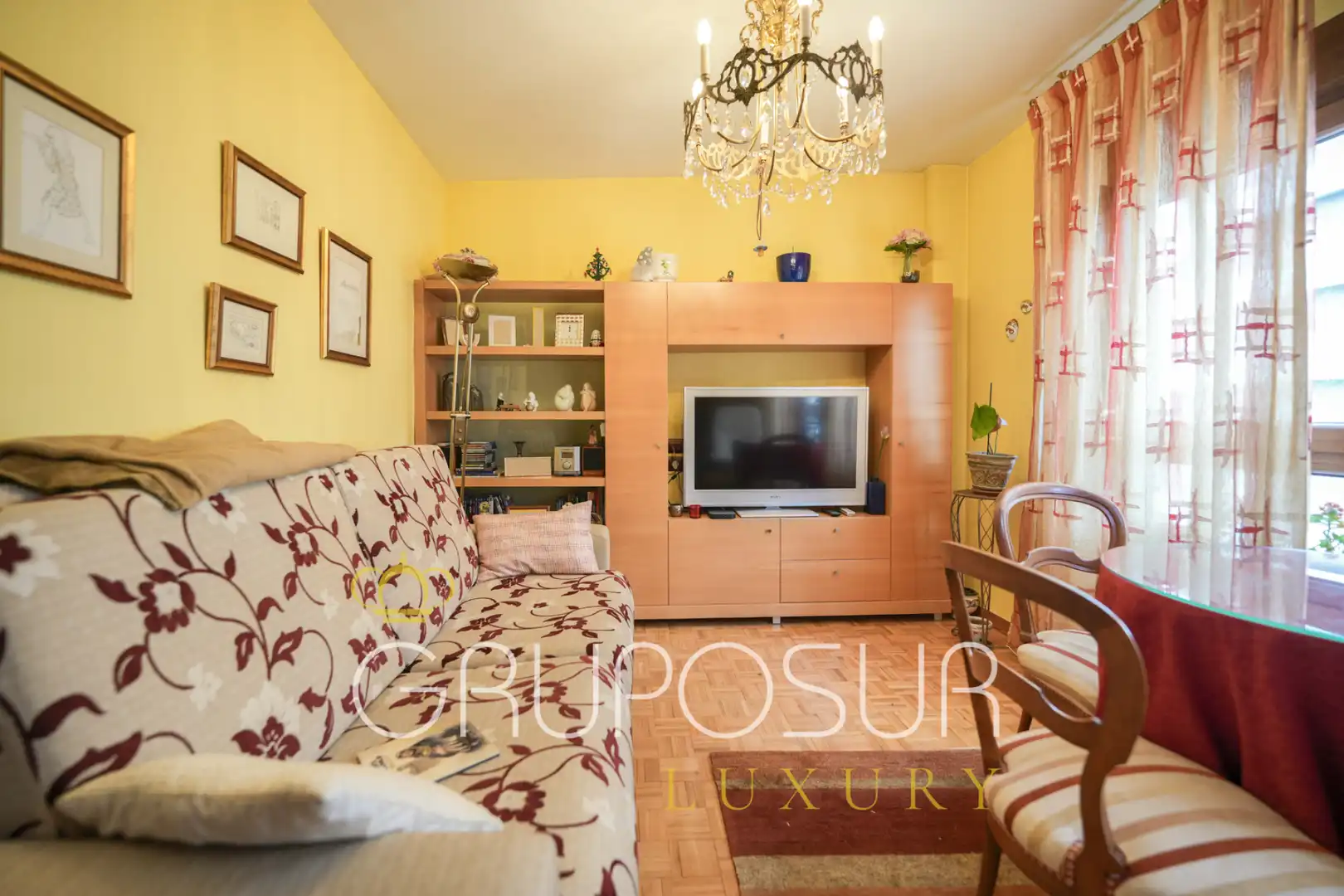 Sala d'estar de Pis en venda en Valladolid amb Calefacció, Parquet i Forn