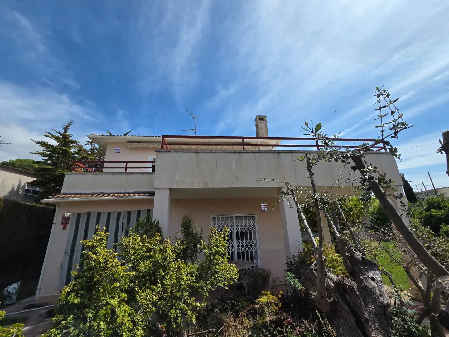 Vista exterior de Casa o xalet en venda en Cunit amb Calefacció, Jardí privat i Terrassa