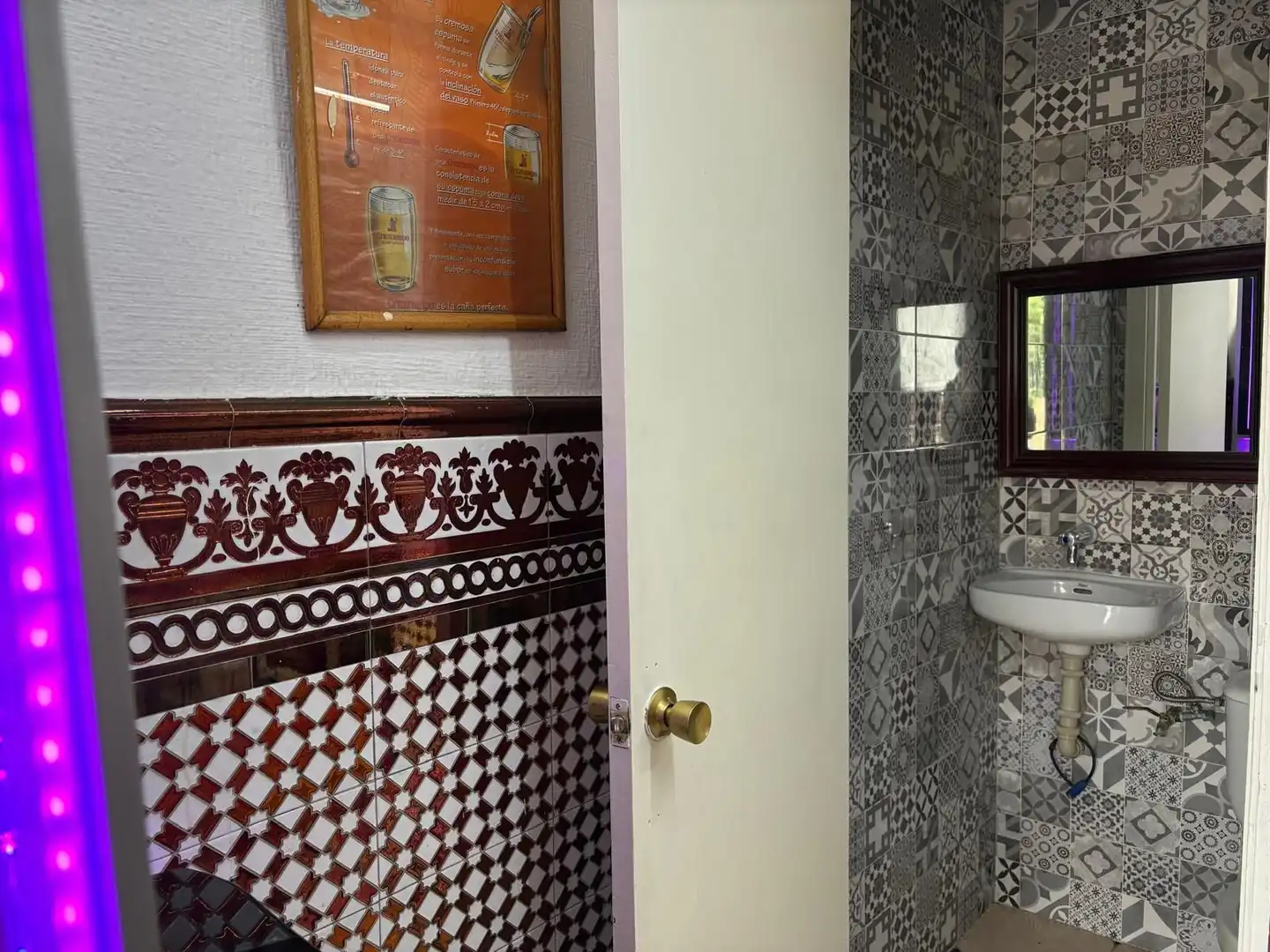Baño de Local en venta en Sevilla