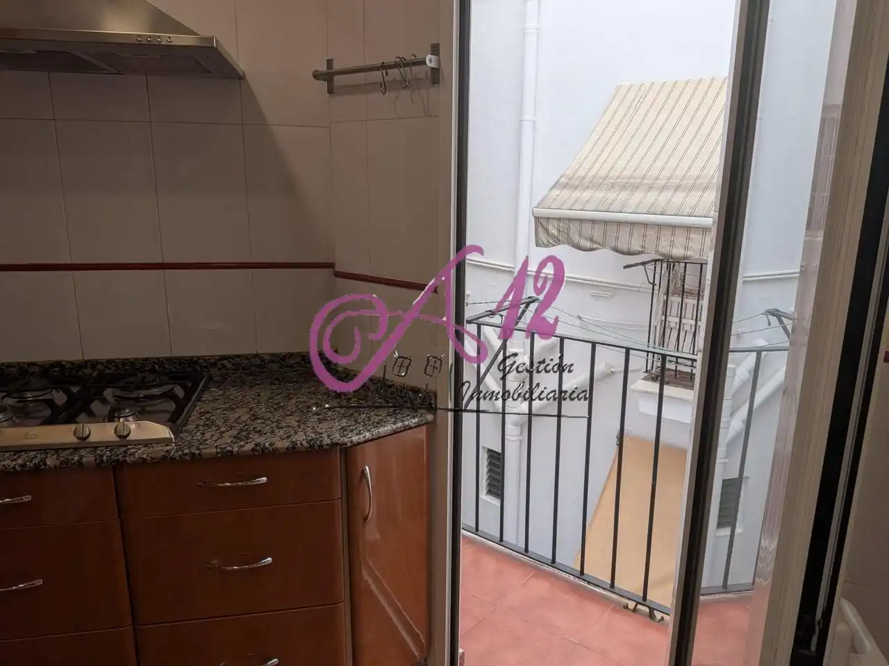 Küche von Wohnung zur Miete in Valencia mit Klimaanlage, Terrasse und Abstellraum