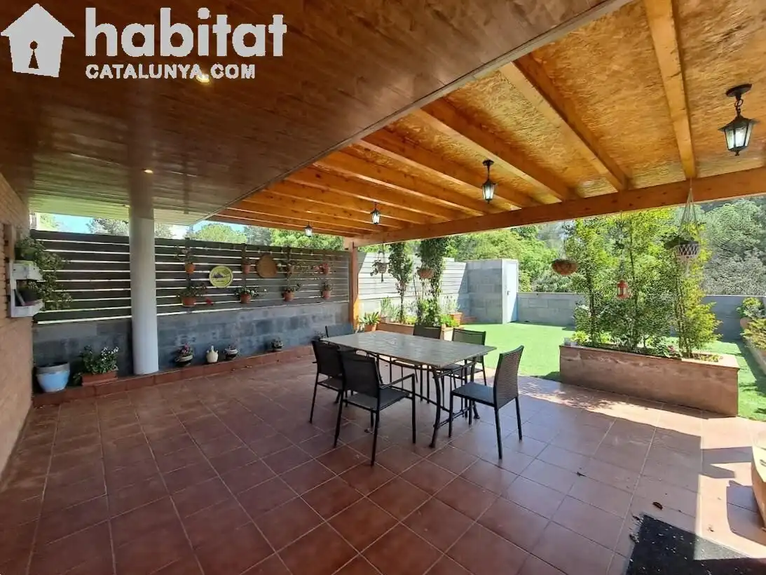 Terrassa de Casa o xalet en venda en Sant Esteve Sesrovires amb Aire condicionat, Jardí privat i Terrassa
