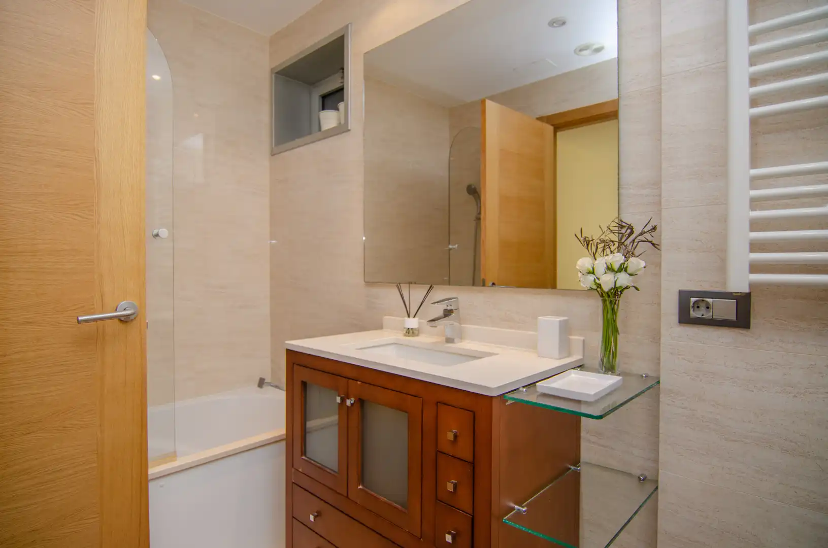 Baño de Piso de alquiler en A Coruña Capital  con Calefacción, Parquet y Terraza